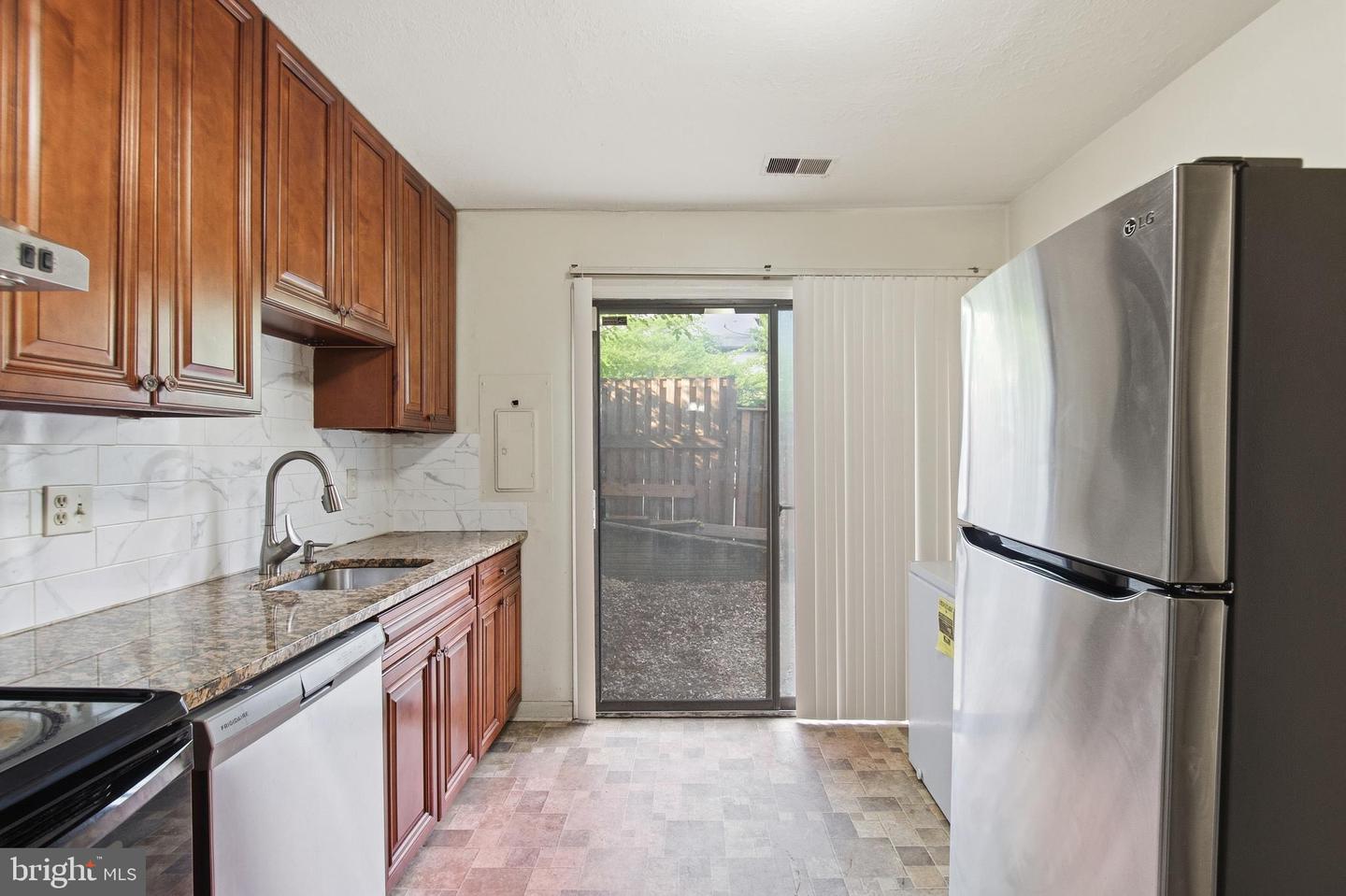 7205 Split Rail Ln Property Photo 17