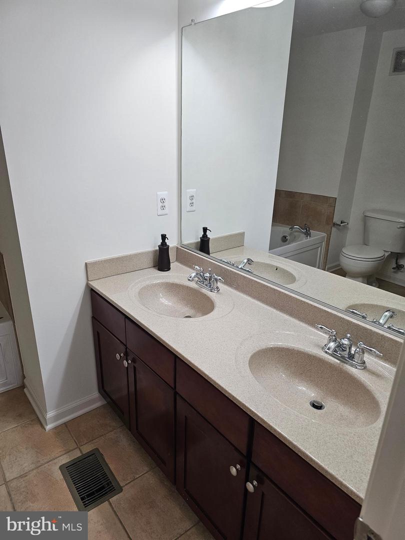 922 Pine Forest Ln #1811 Property Photo 16