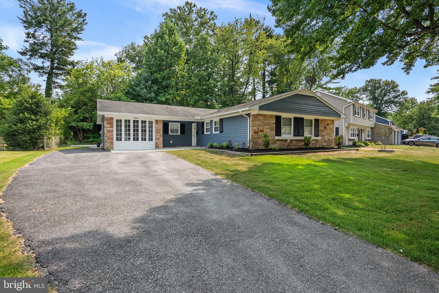 12211 Malin Ln Property Photo 1