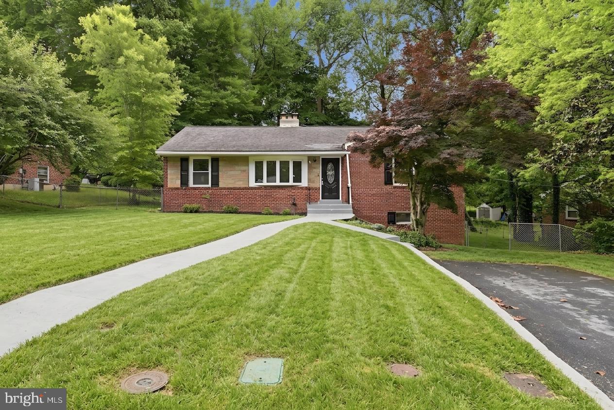 4915 Sharon Rd Property Photo 2