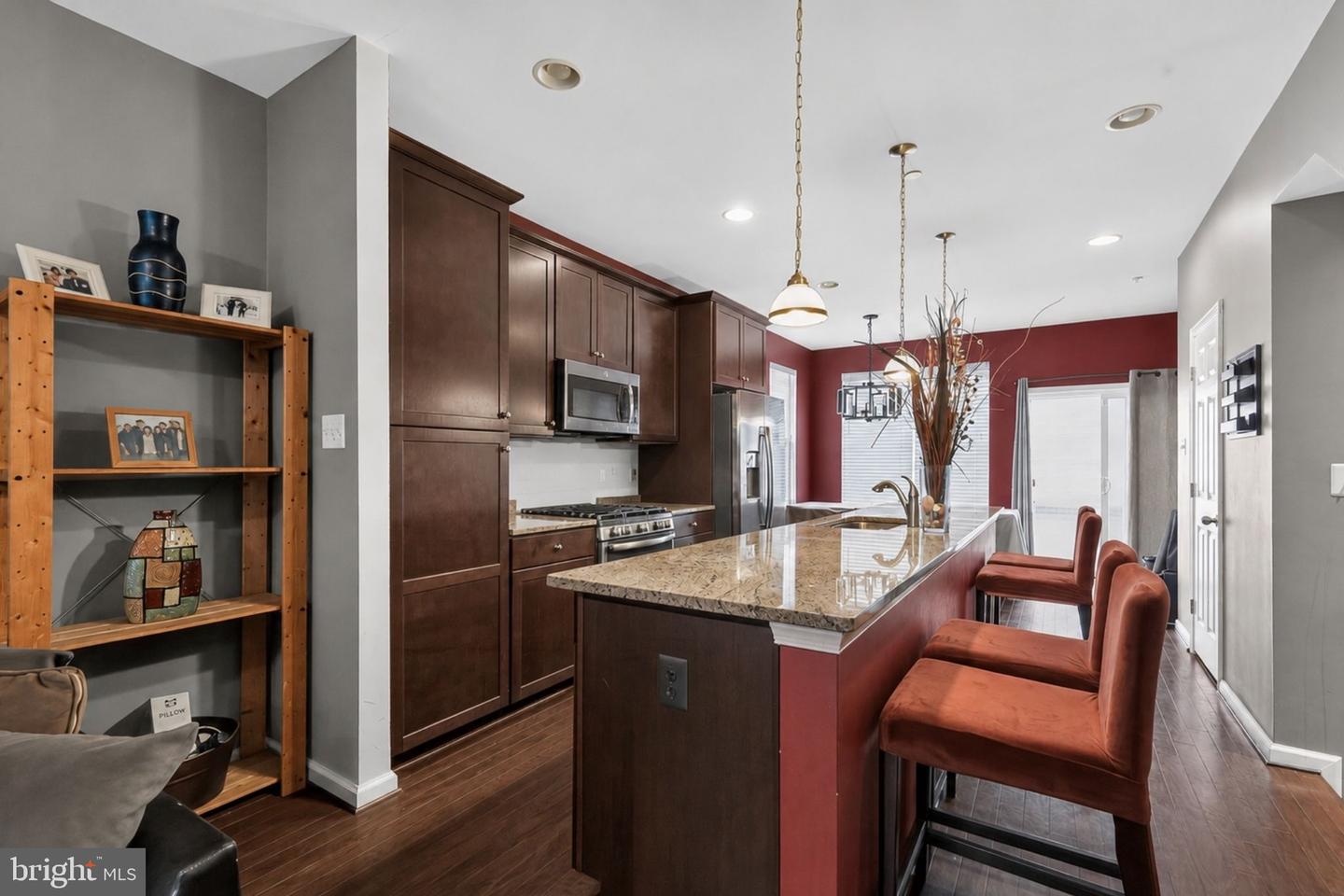 7210 Silver Thorn Way Property Photo 3