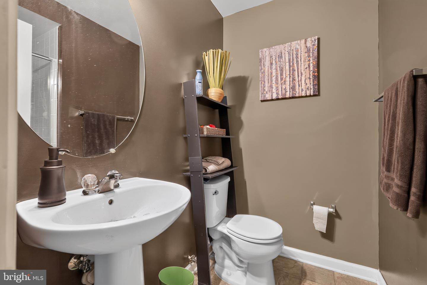 7210 Silver Thorn Way Property Photo 4