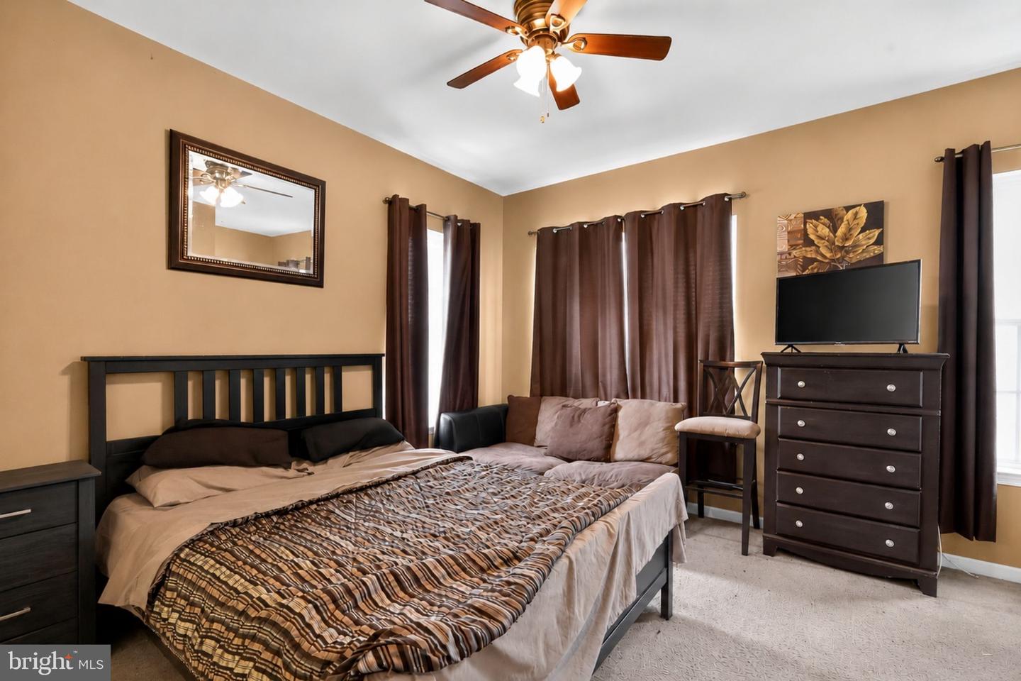 7210 Silver Thorn Way Property Photo 9
