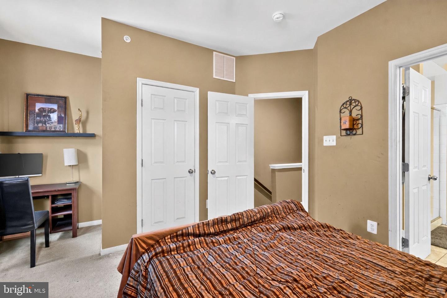 7210 Silver Thorn Way Property Photo 11