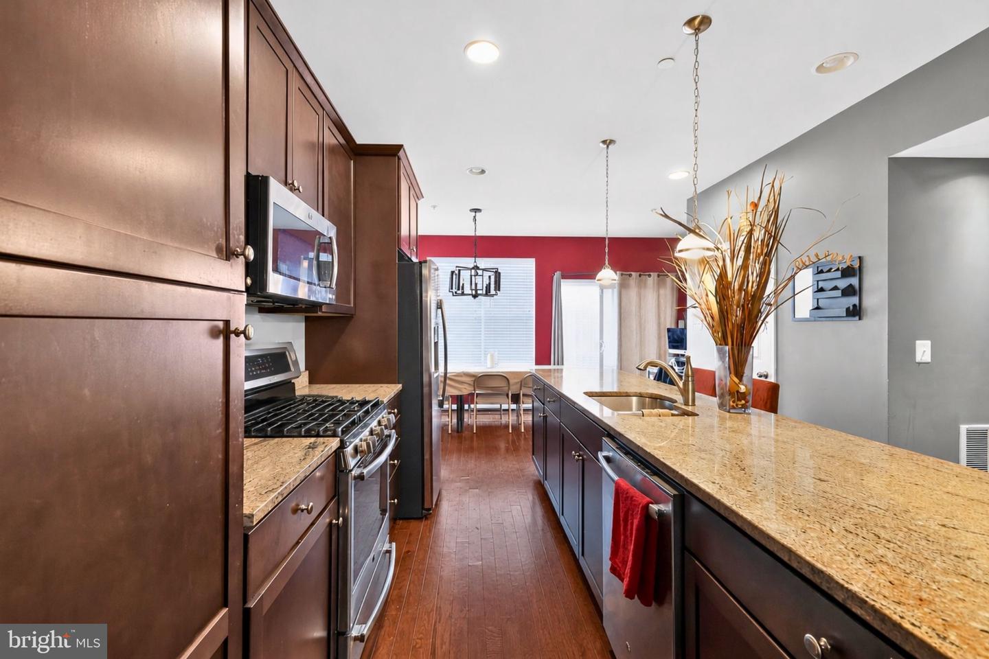 7210 Silver Thorn Way Property Photo 13