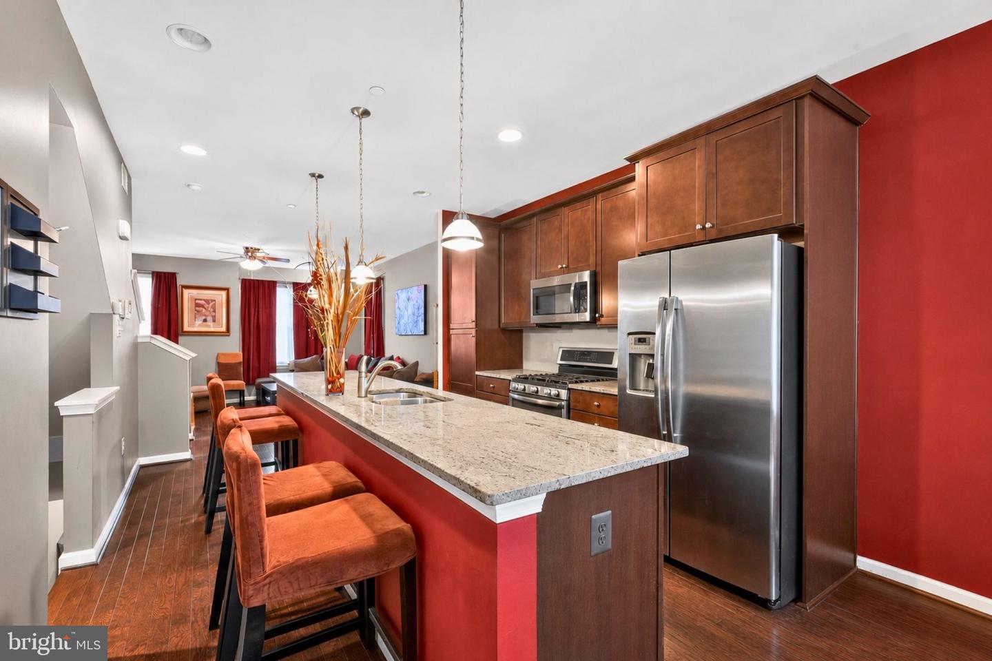 7210 Silver Thorn Way Property Photo 17