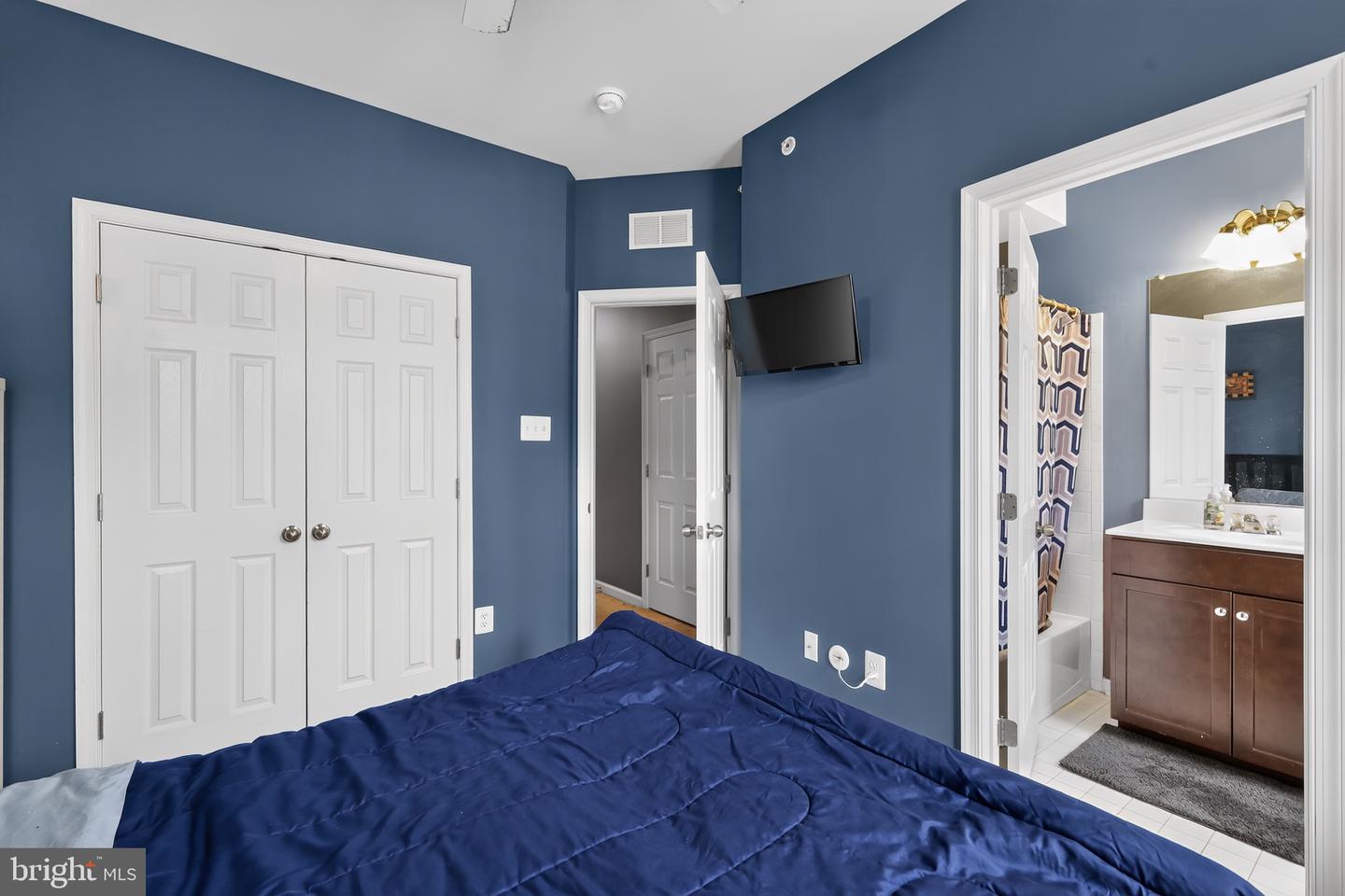 7210 Silver Thorn Way Property Photo 23