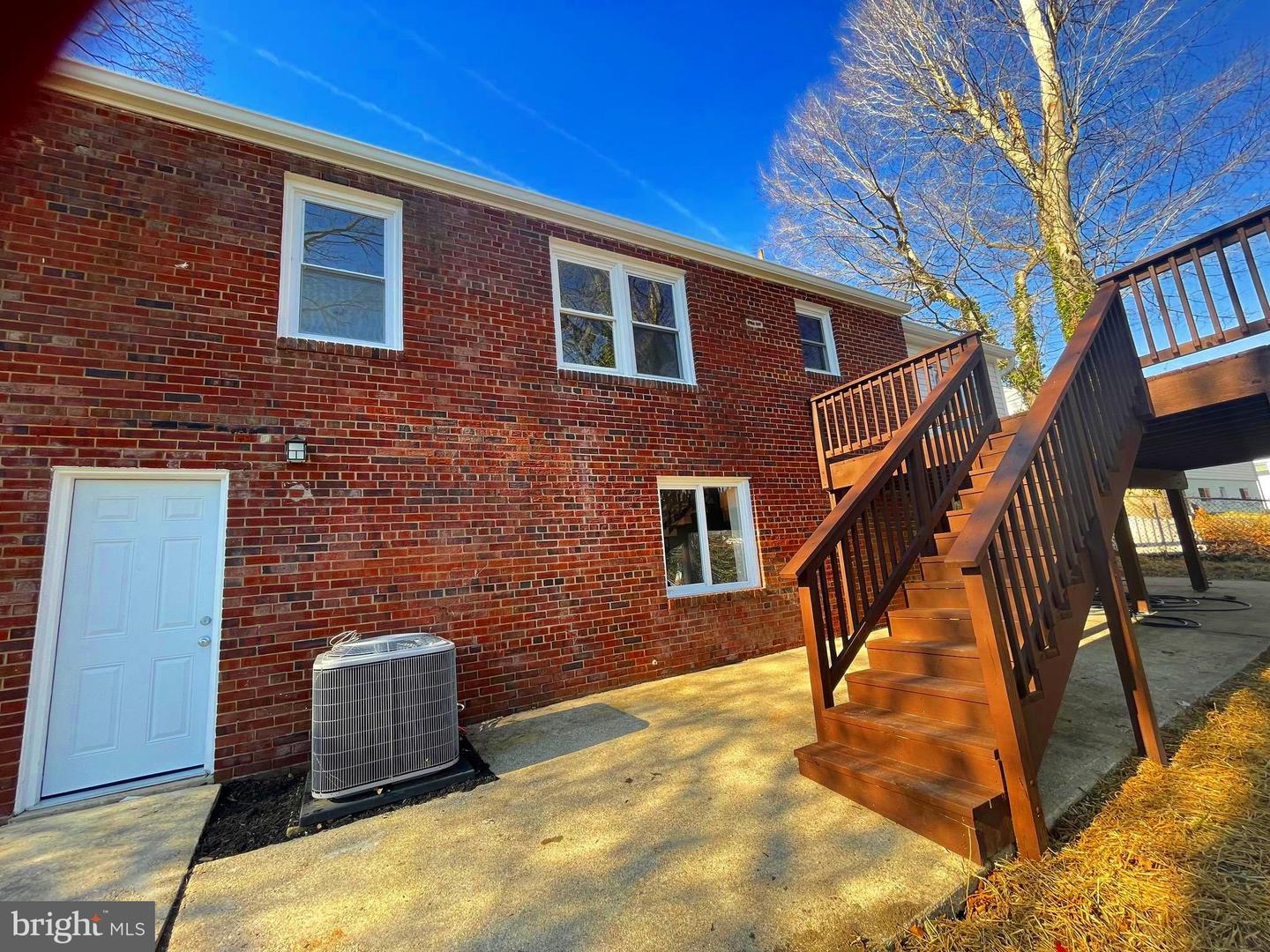 6107 Buckler Rd Property Photo 4