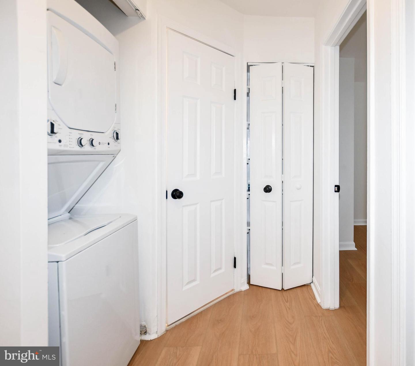 1114 Adeline Way Property Photo 17