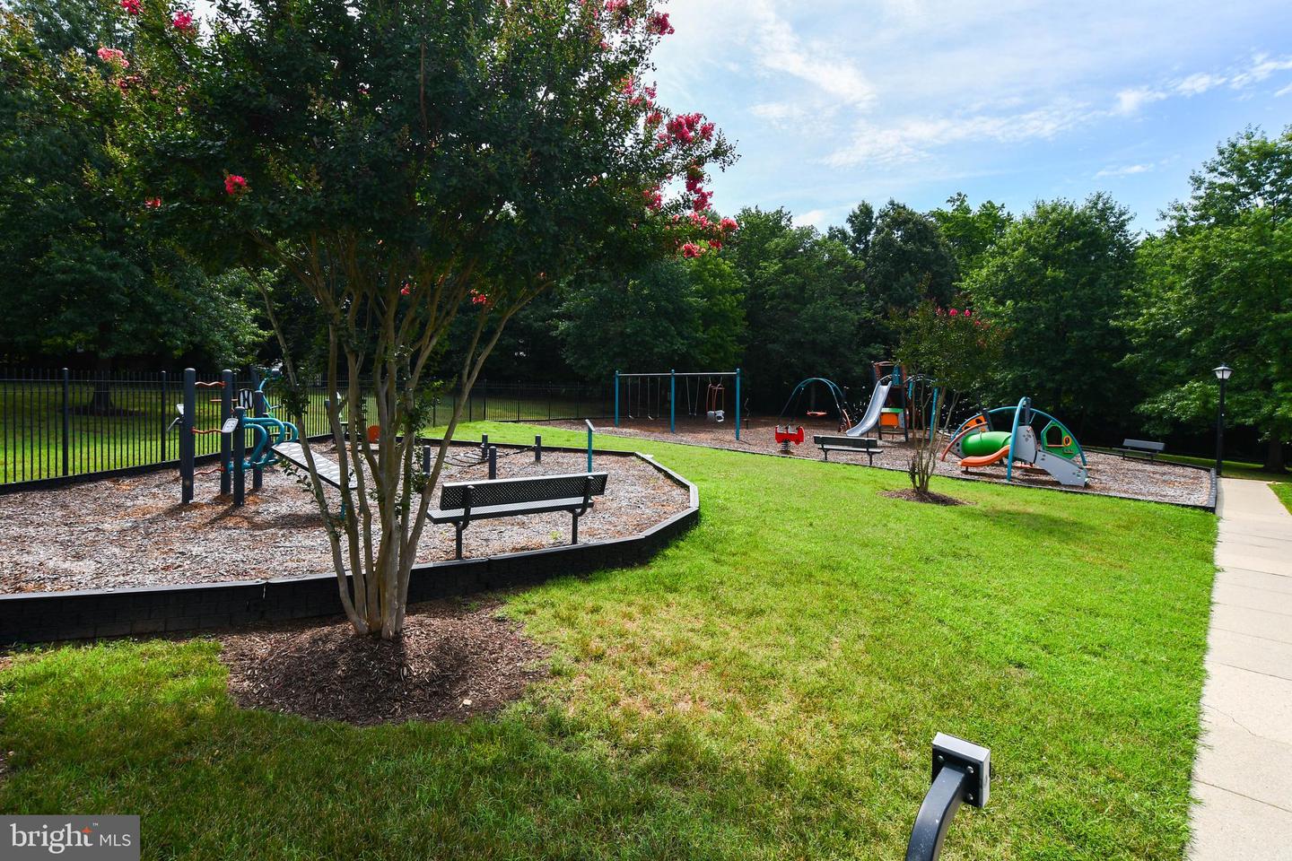 1401 Deep Gorge Ct Property Photo 30