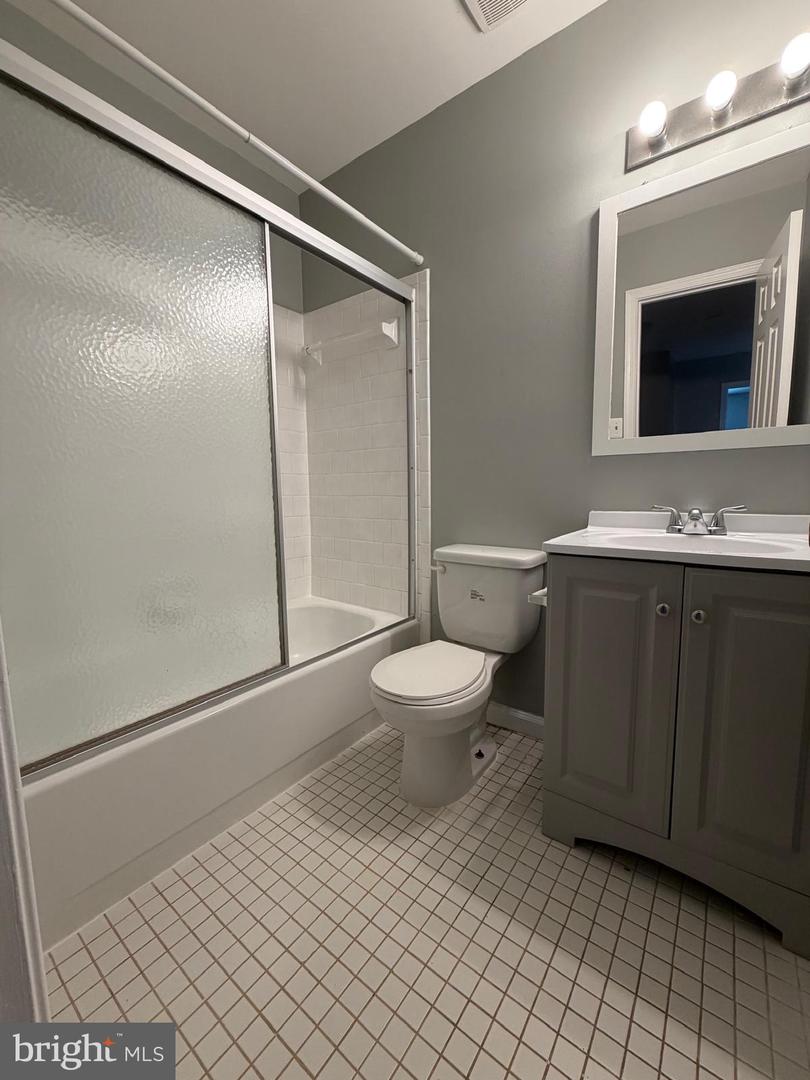 8108 Sandy Spring Rd Property Photo 6
