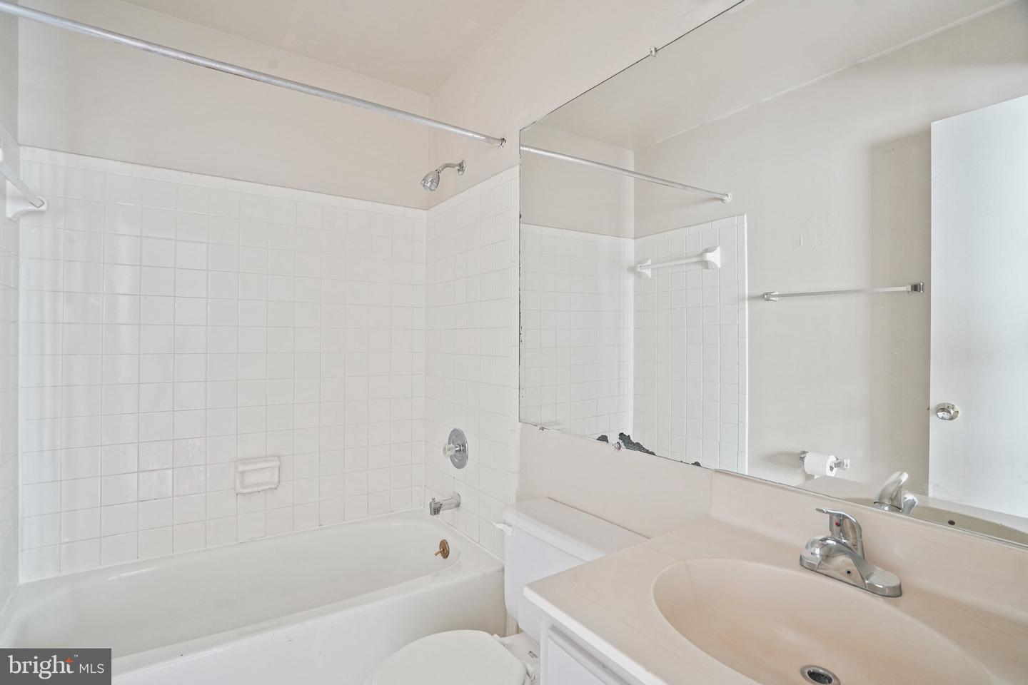 889 Saint Michaels Dr Property Photo 6