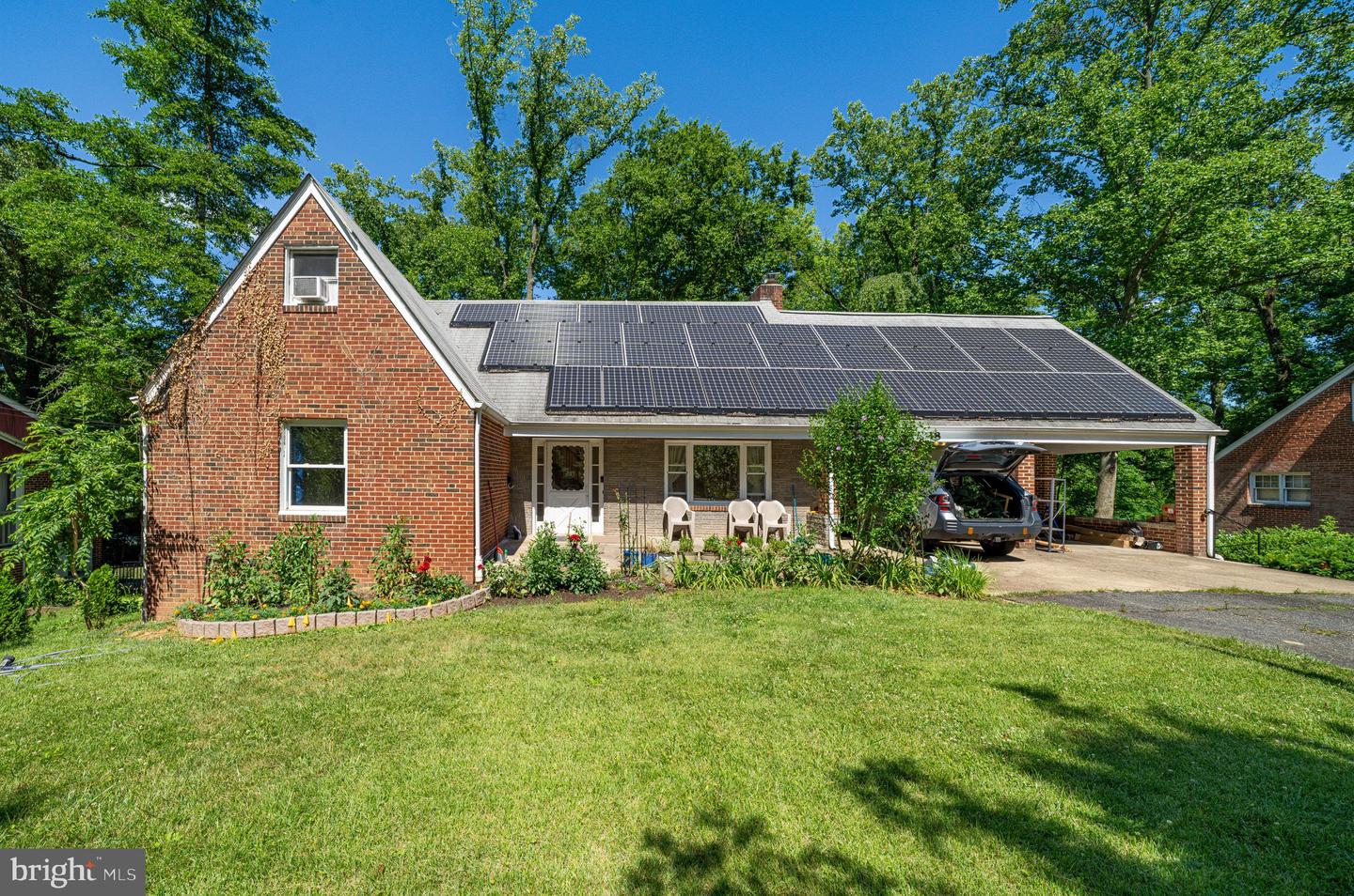 18 LAKESIDE DR Property Photo 1