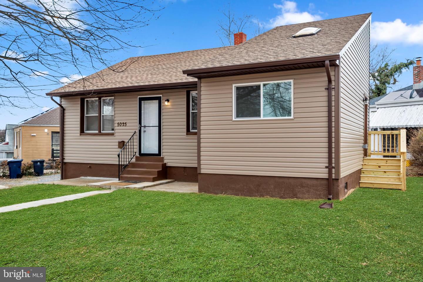 5025 Addison Rd Property Photo 1