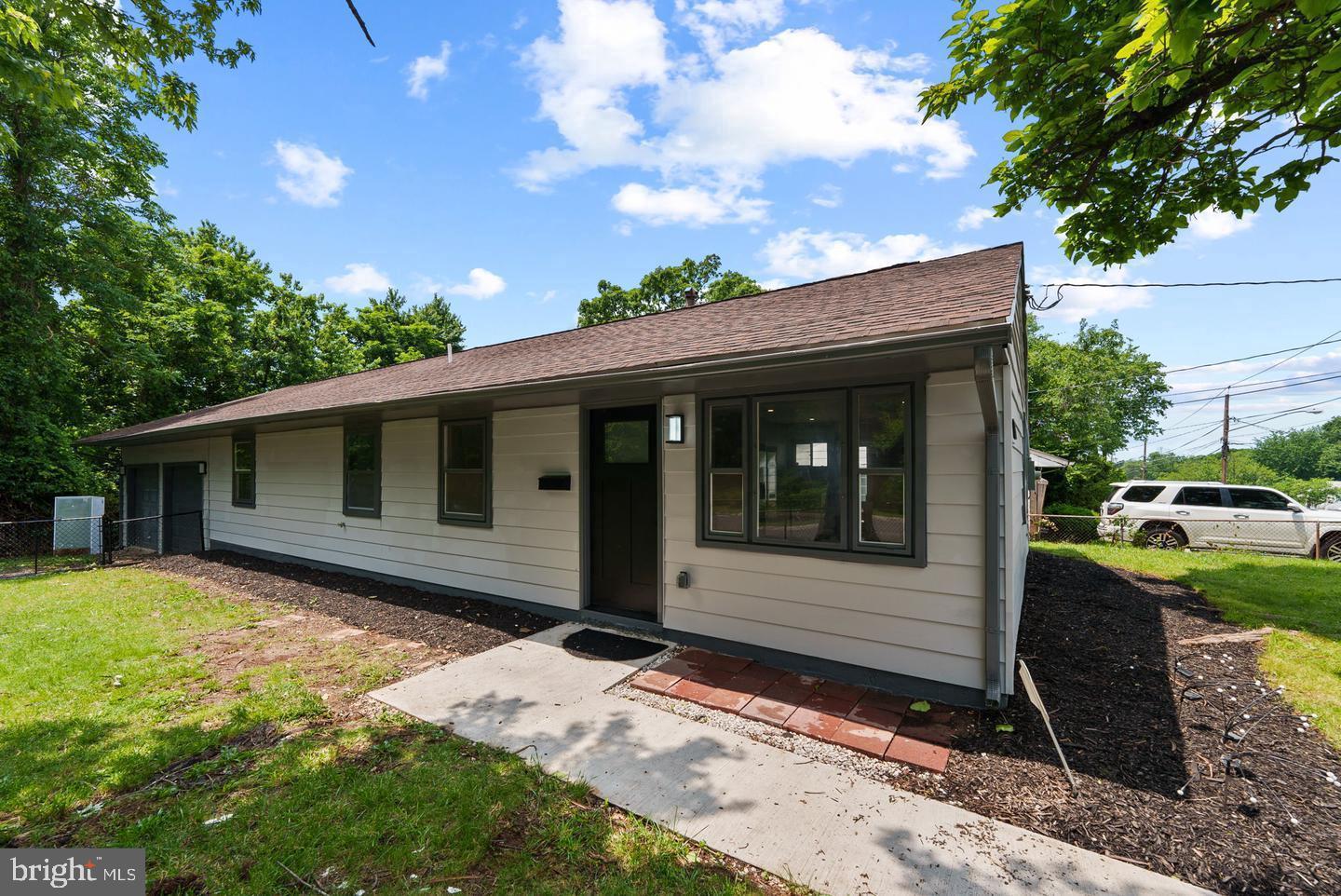 1125 Devonshire Dr Property Photo 2