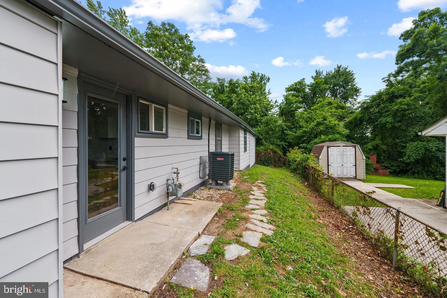 1125 Devonshire Dr Property Photo 4