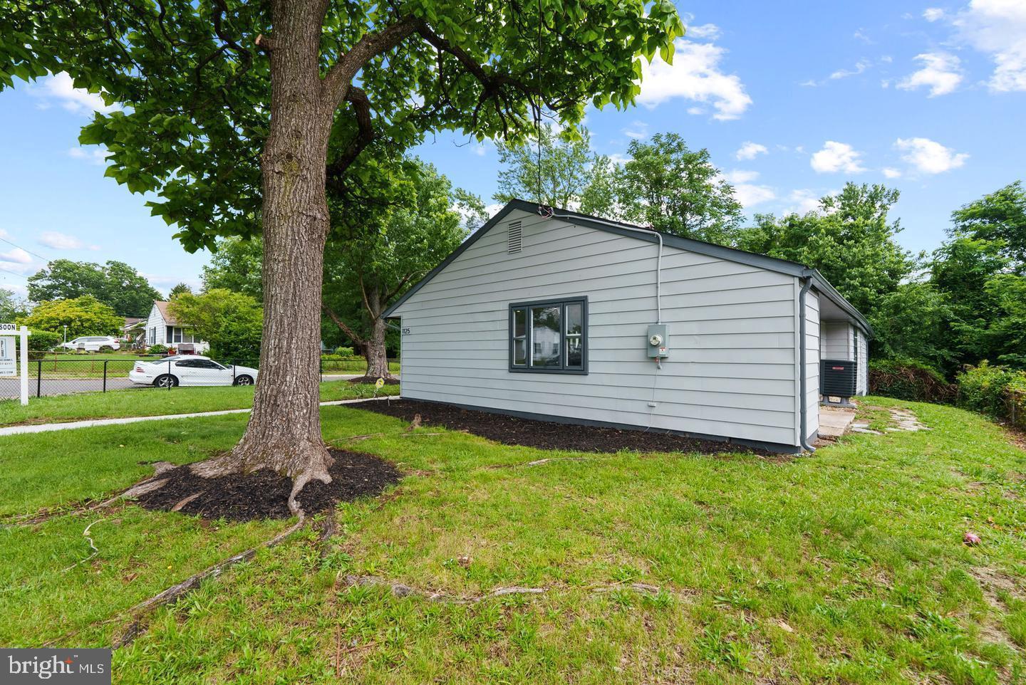 1125 Devonshire Dr Property Photo 5