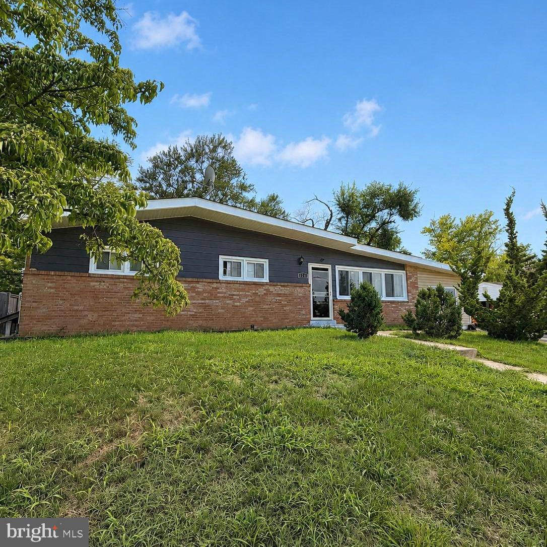 6203 Middleton Ln Property Photo 1
