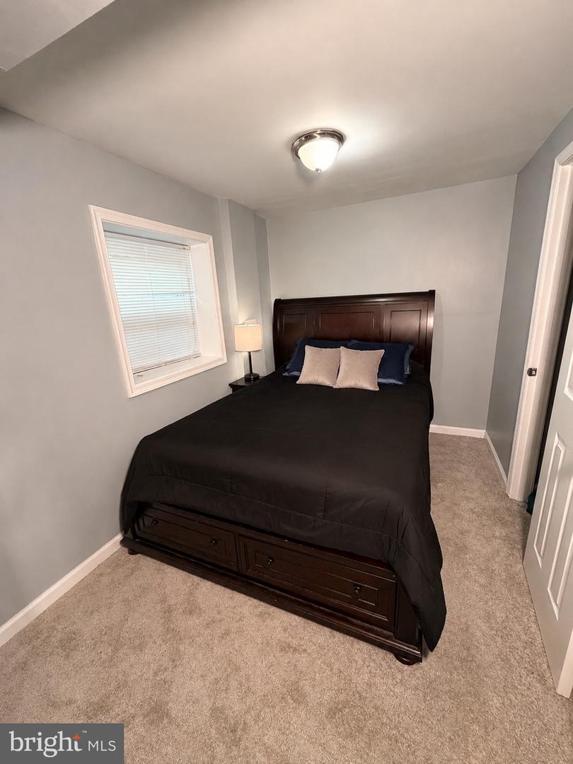 6203 Middleton Ln Property Photo 8