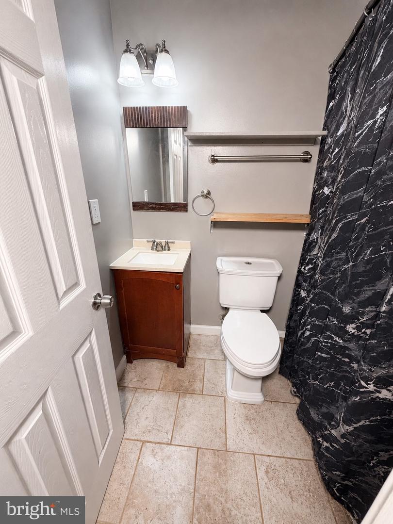 6203 Middleton Ln Property Photo 10