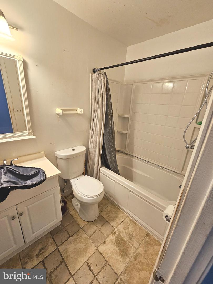 10736 Castleton Way Property Photo 9