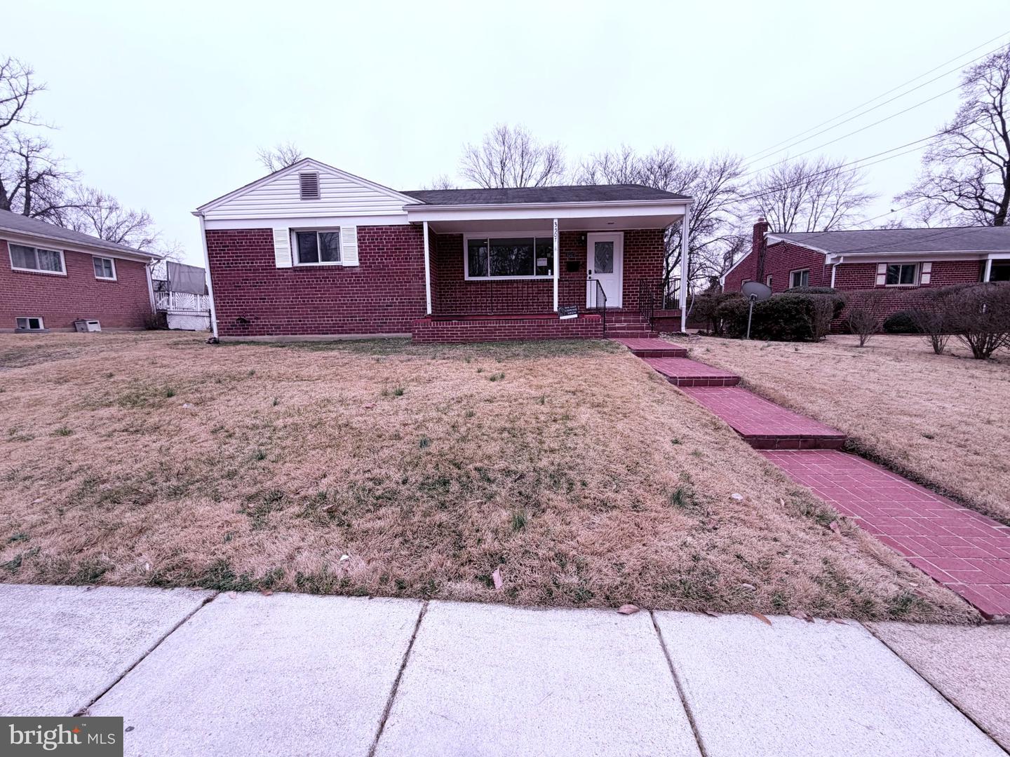 3507 RIVIERA ST Property Photo 1