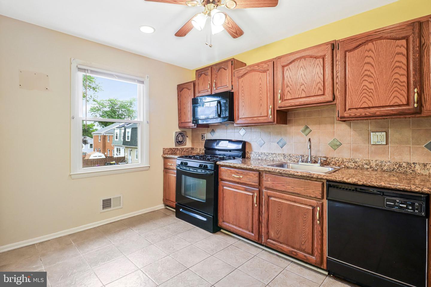 12958 Claxton Dr #3-f Property Photo 8