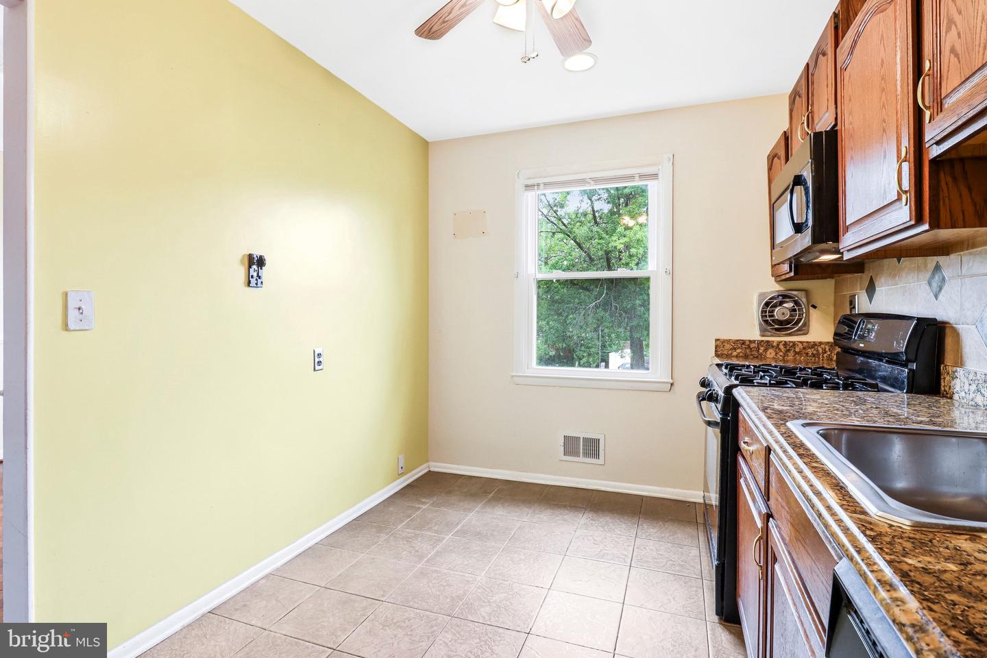 12958 Claxton Dr #3-f Property Photo 9