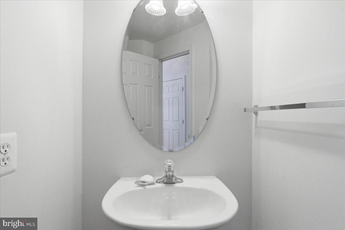 8114 Holly Ln Property Photo 31