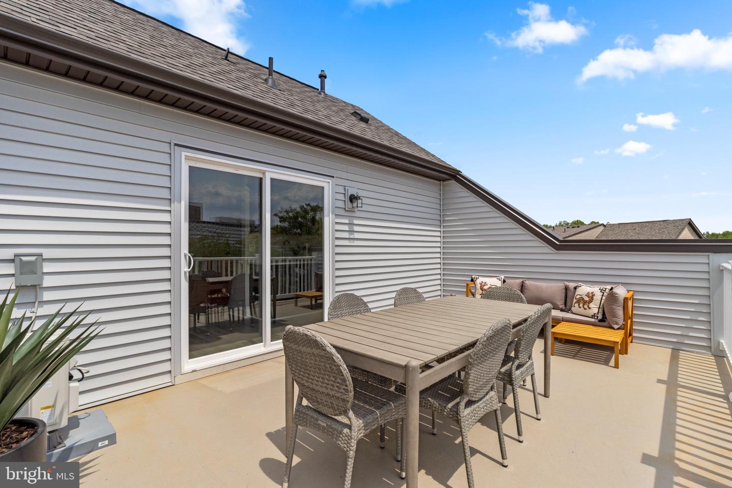 14306 Bronte St Property Photo 32