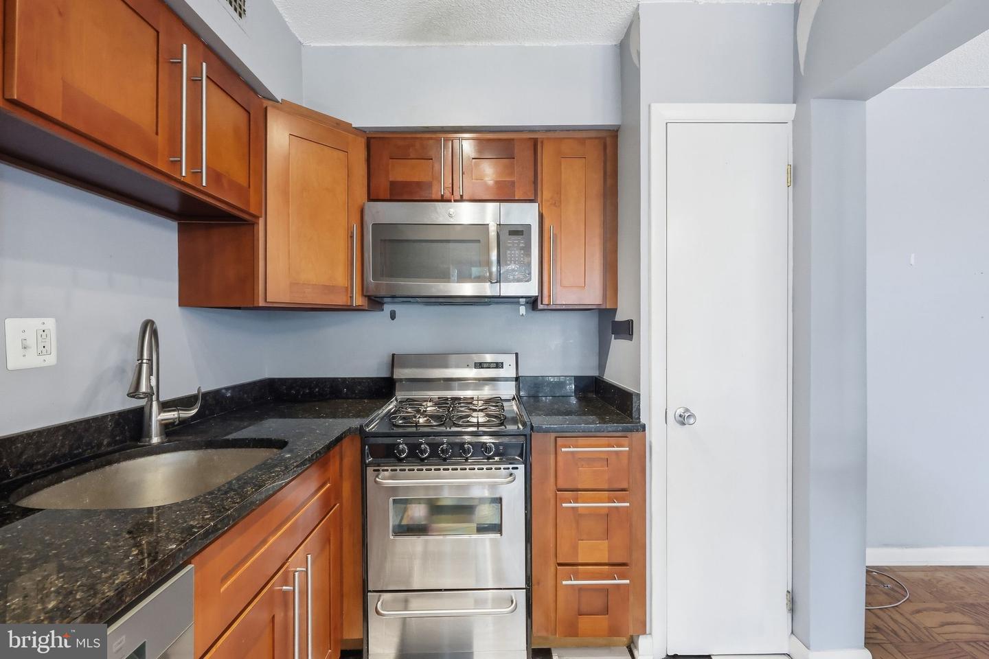 4410 Oglethorpe St #309 Property Photo 16