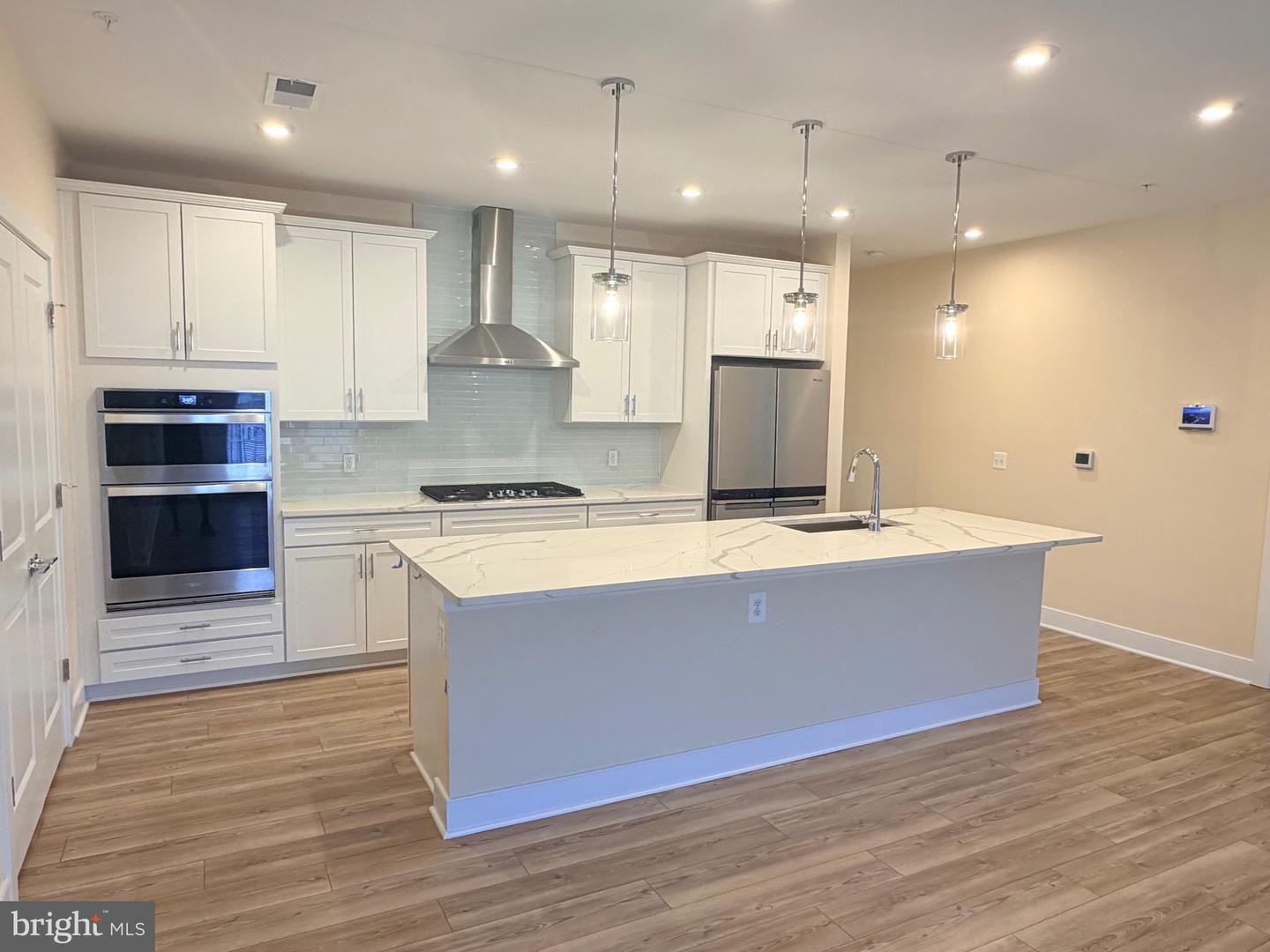 102 Saint Ives Pl #408 Property Photo 2
