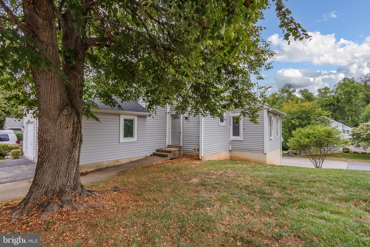 4668 Winterberry Ln Property Photo 2