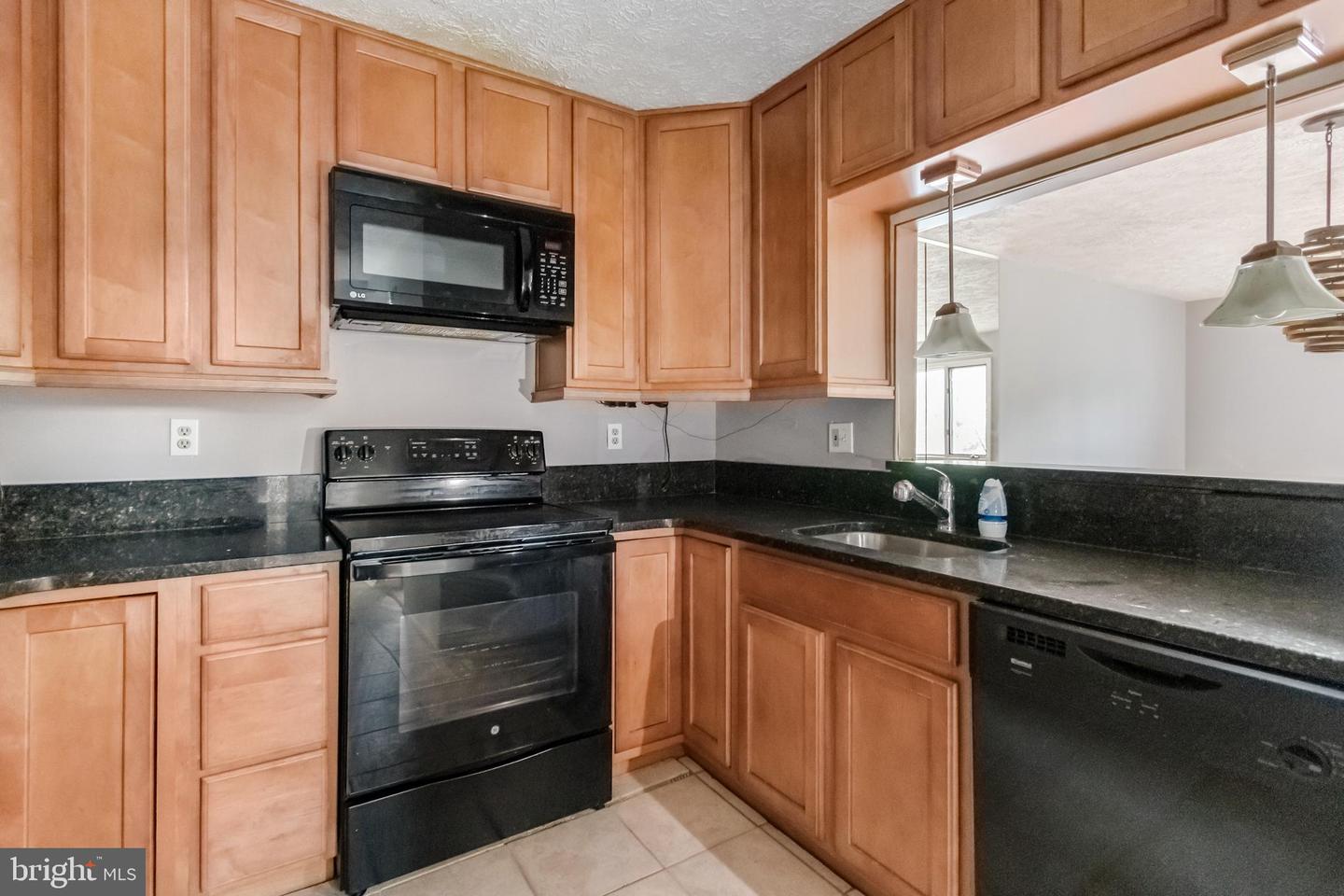 4668 Winterberry Ln Property Photo 4