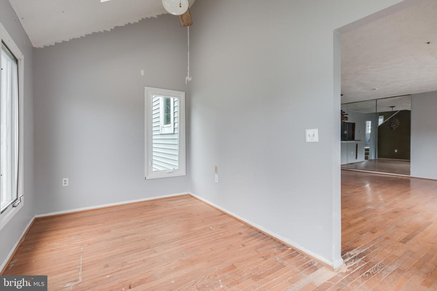 4668 Winterberry Ln Property Photo 10
