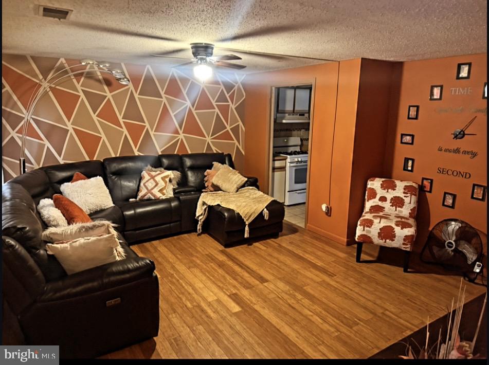 1707 Dutch Village Dr #m-393 Property Photo 4