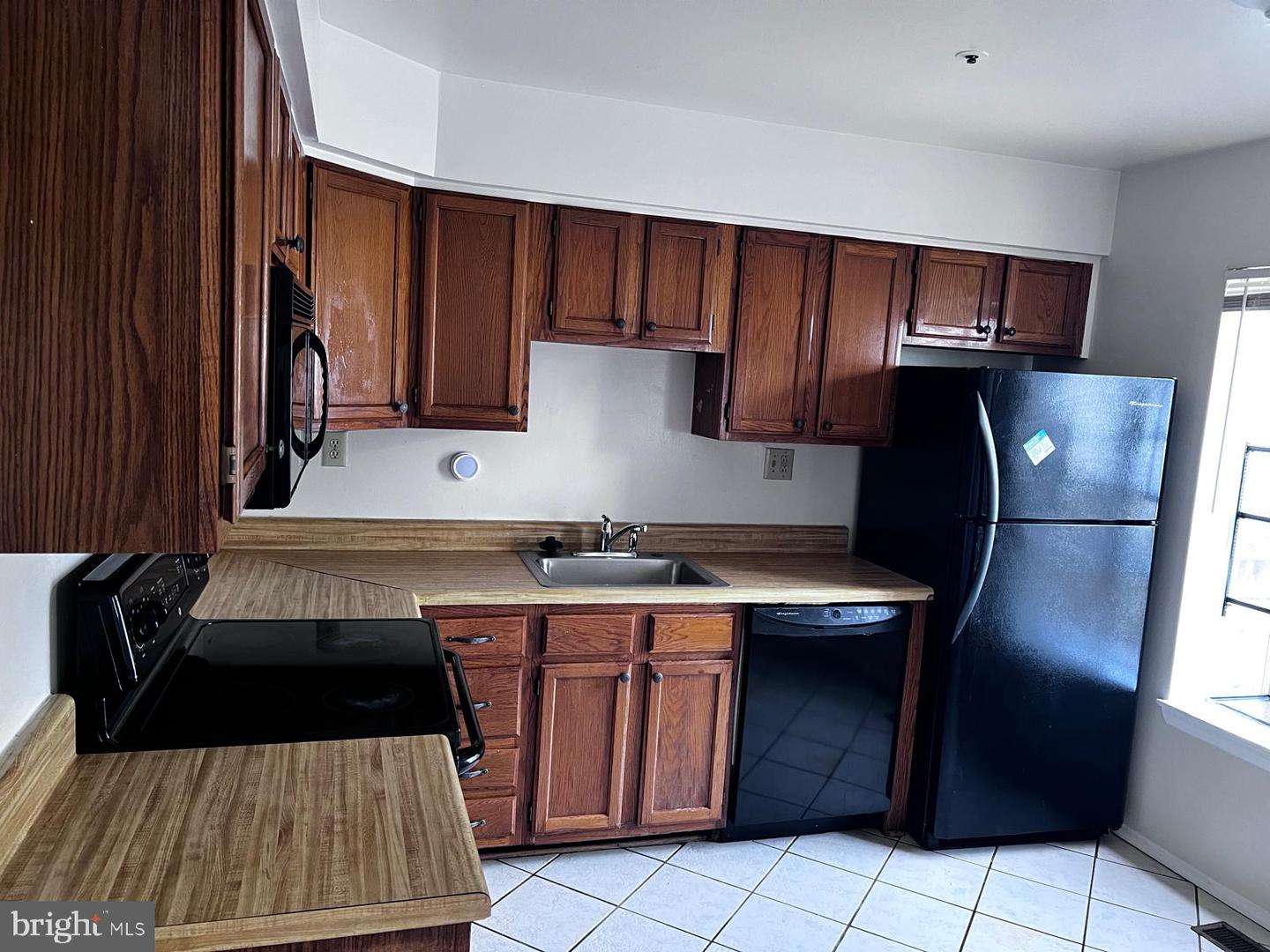 5129 Hil Mar Dr Property Photo 16