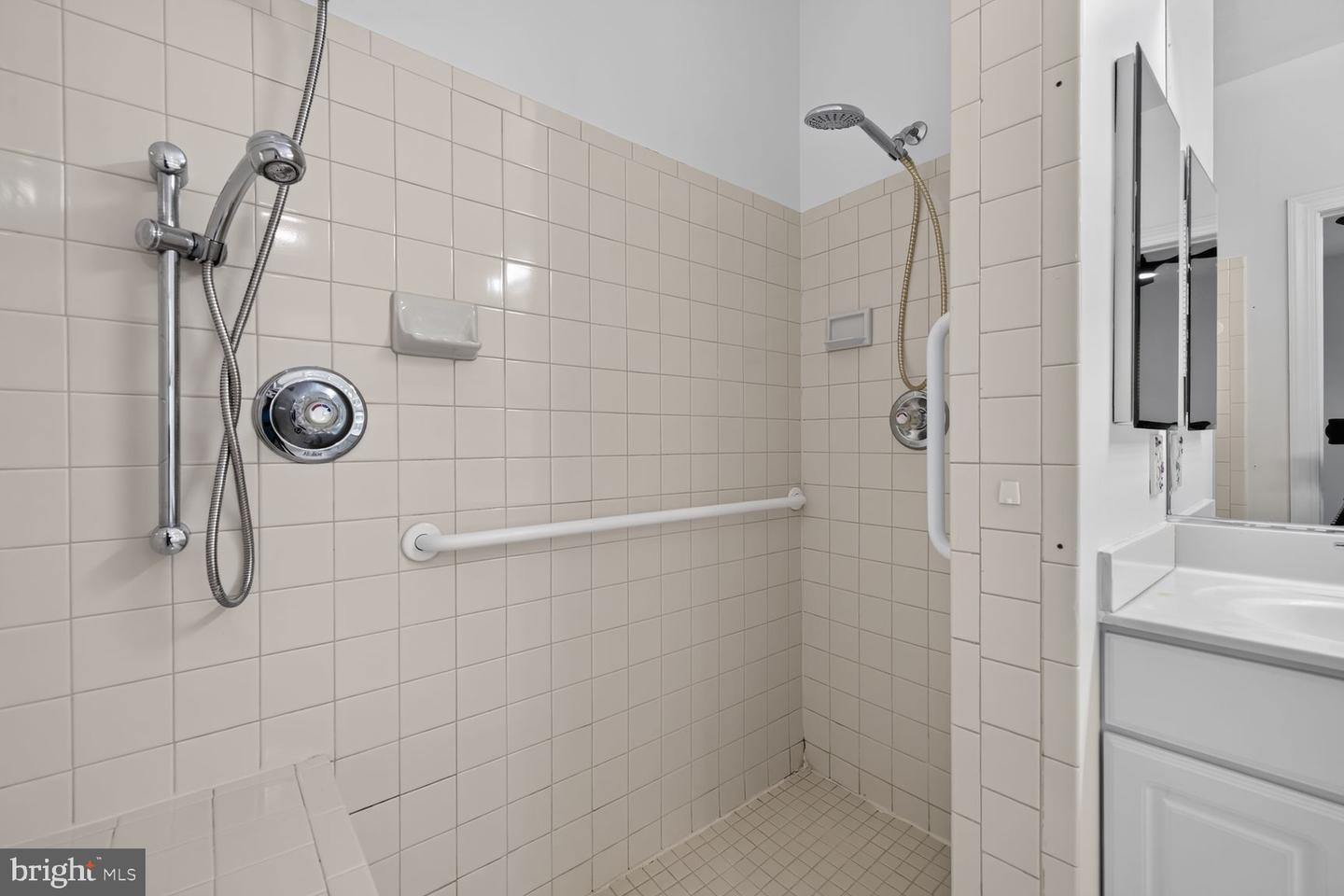 7816 Aylesford Ln Property Photo 28