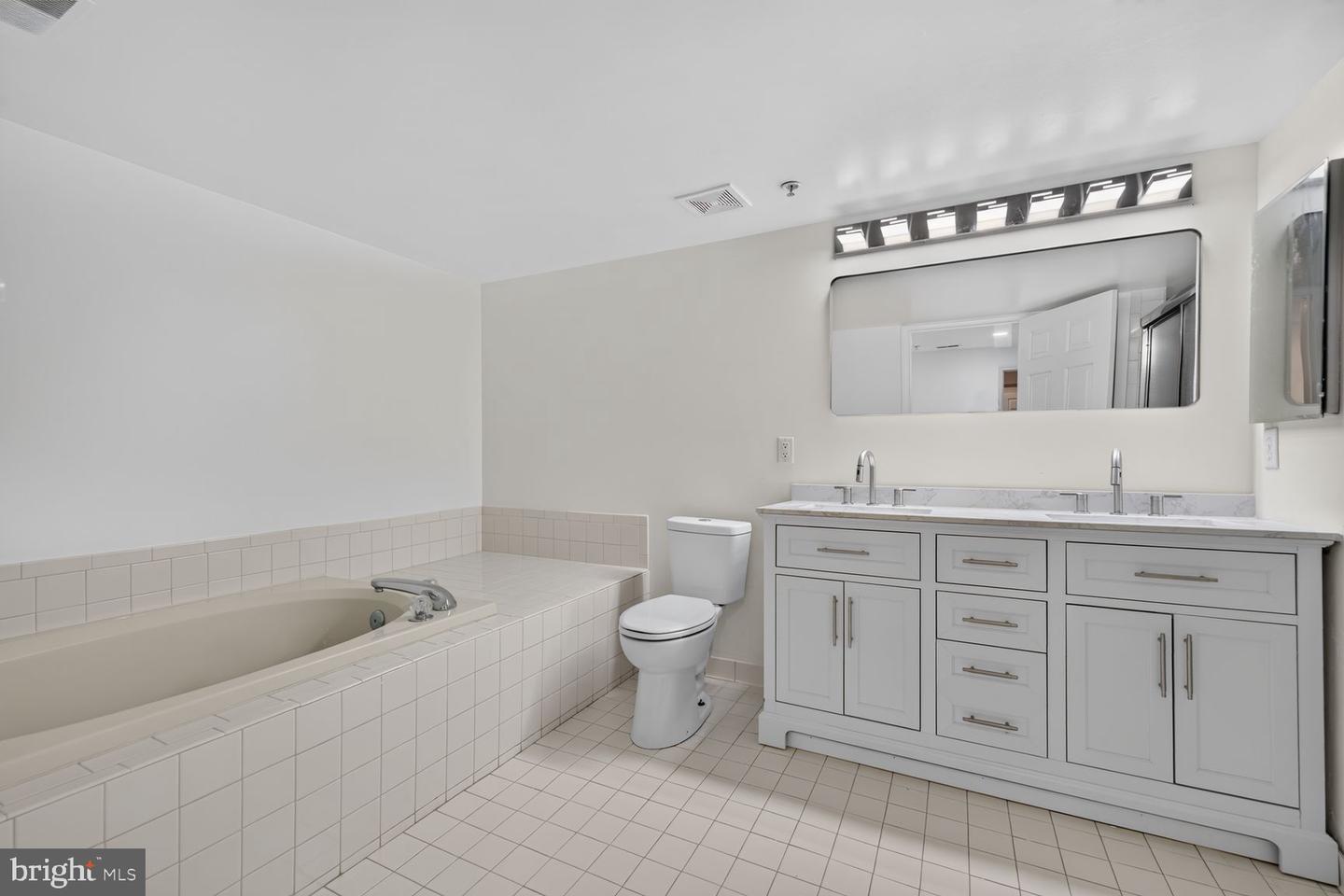 7816 Aylesford Ln Property Photo 39