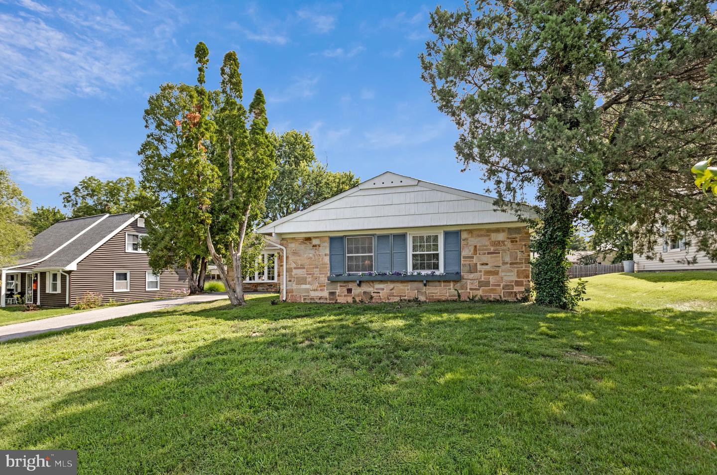 2405 Kelsey Ln Property Photo 3