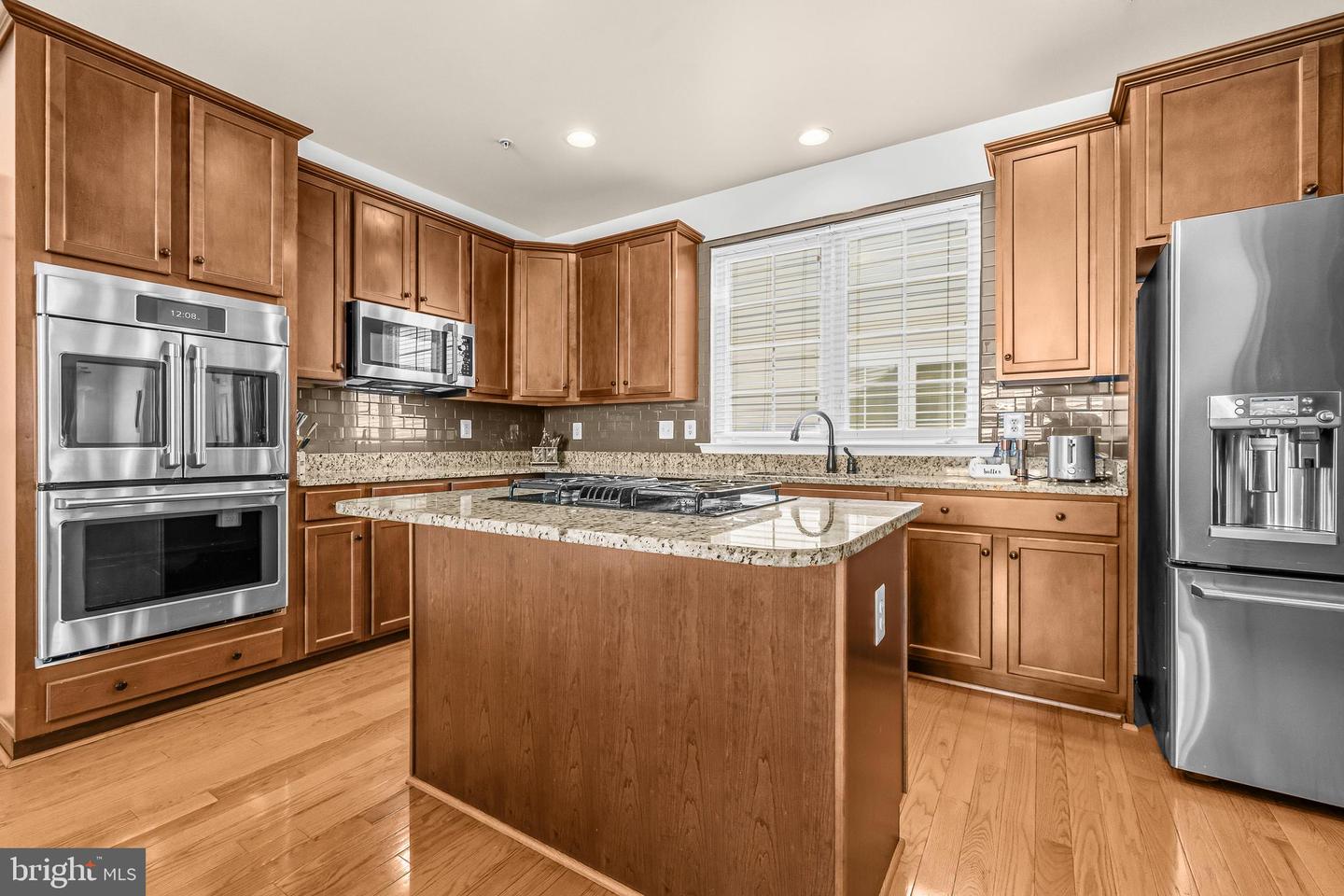 9706 Traver St Property Photo 12