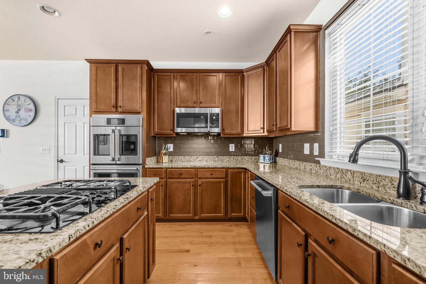 9706 Traver St Property Photo 14