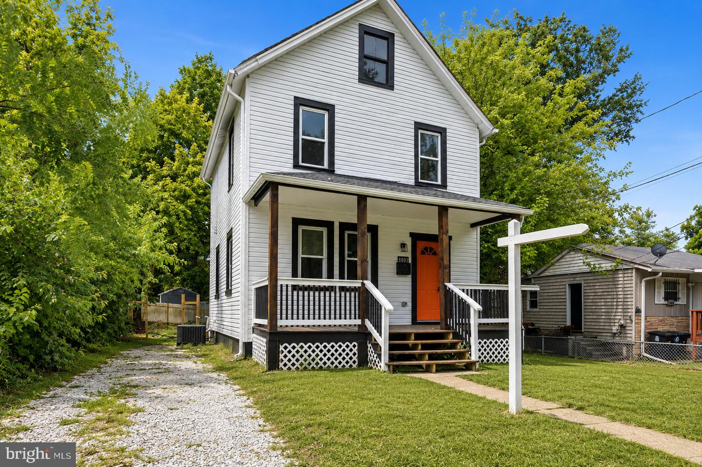 5807 Dade St Property Photo 3
