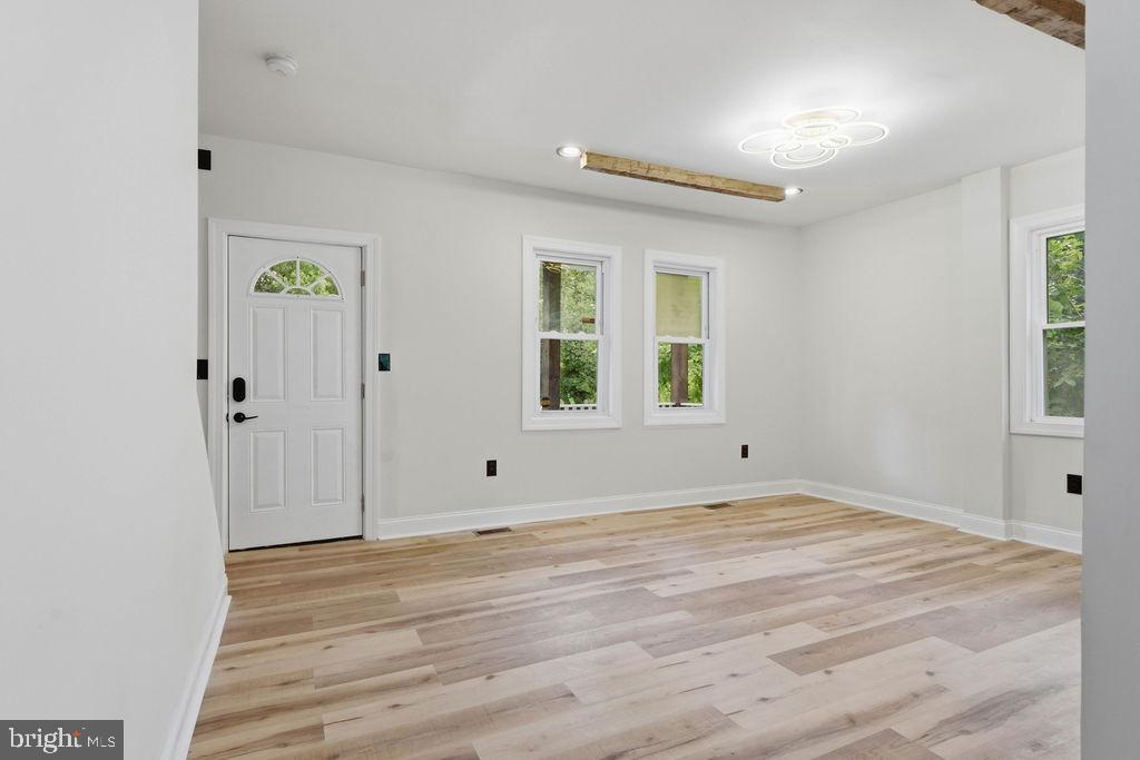 5807 Dade St Property Photo 8