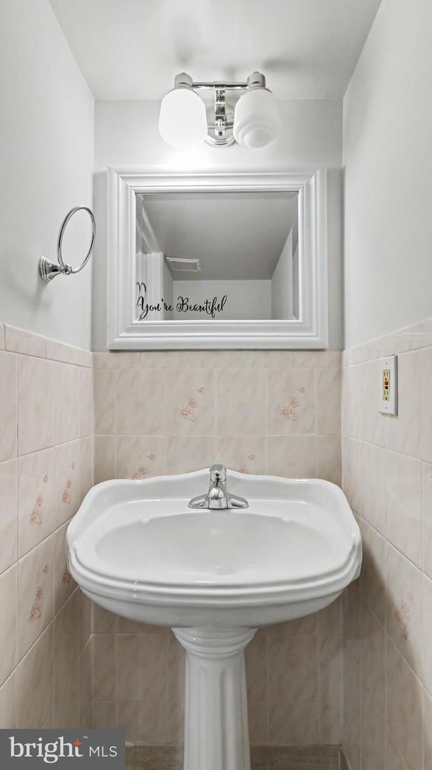 3806 Upshur St Property Photo 16