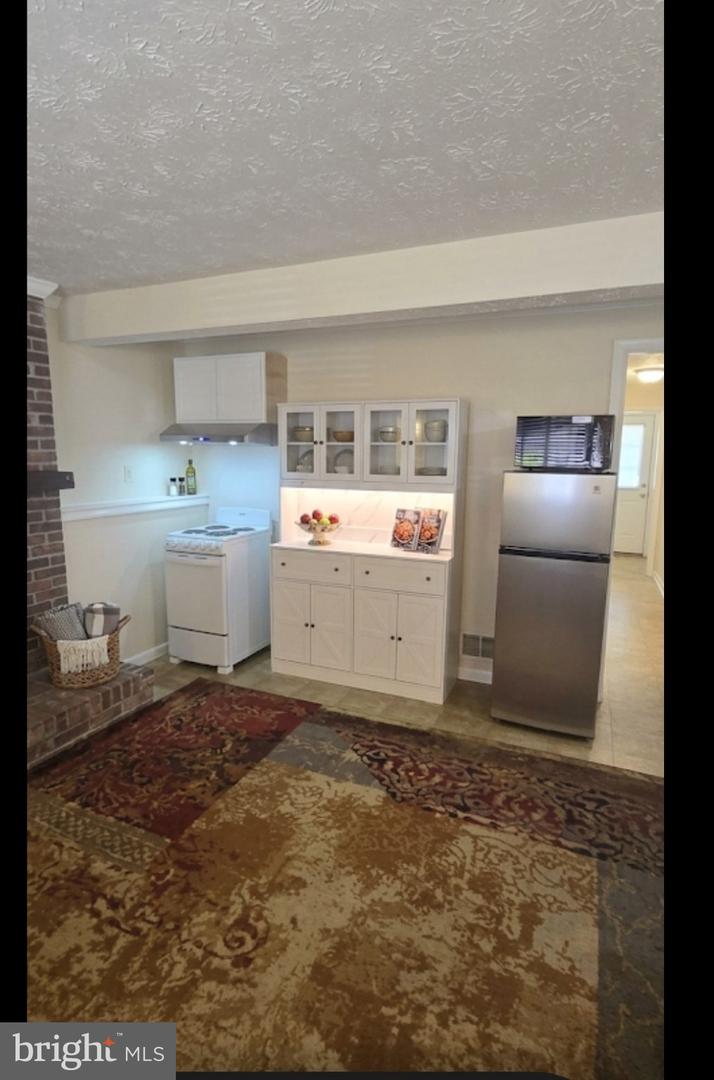 400 Beech St Property Photo 3