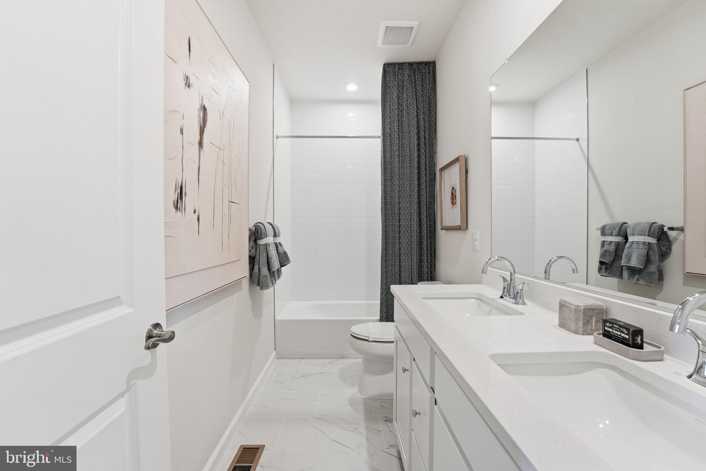 6714 Penrose Ln Property Photo 5