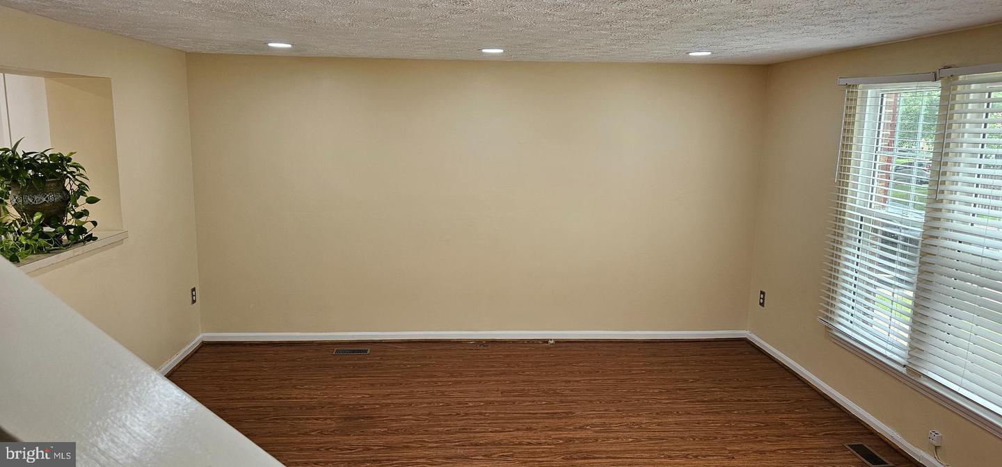 6207 Cody Ct Property Photo 3