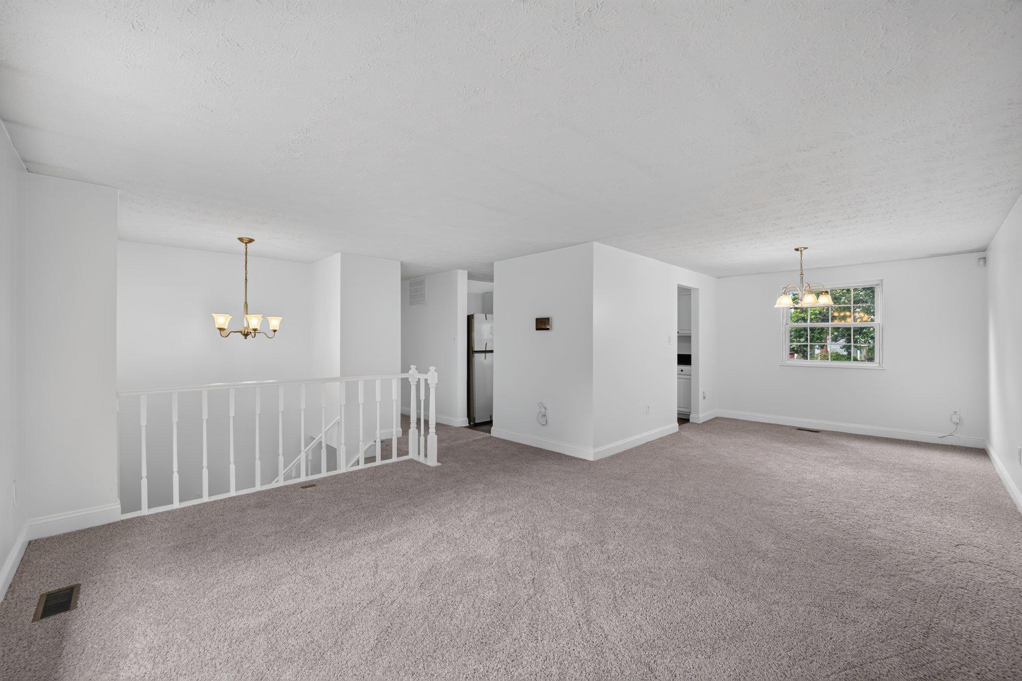 6810 Killarney St Property Photo 4