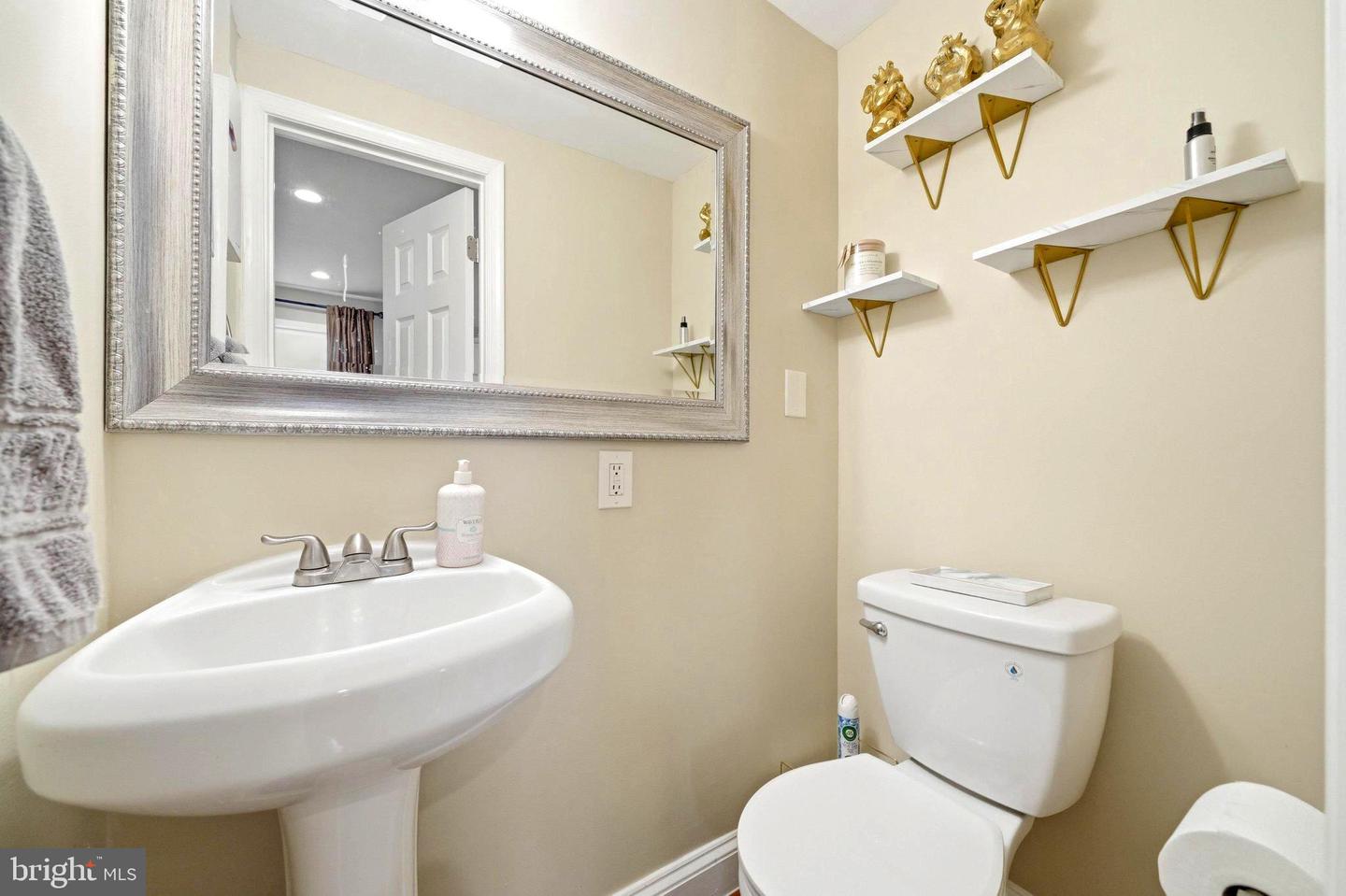 4615 Howe Ave Property Photo 10